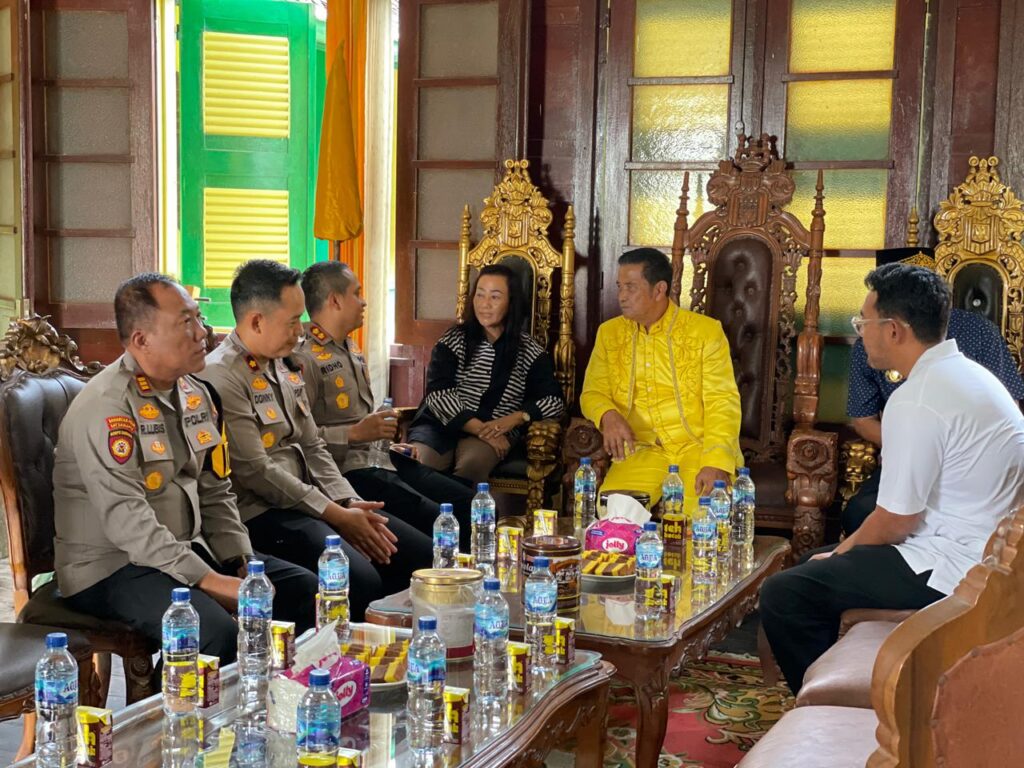 Perkuat Silaturahmi dan Sinergi, Kapolres Berau Kunjungi Keraton Kesultanan Sambaliung WhatsApp Image 2025 09 10 at 11.45.03