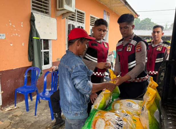 Polres PPU bersama Bulog Gelar Program ‘Gerakan Pangan Murah’, Masyarakat Antusias Serbu Beras Murah WhatsApp Image 2025 09 11 at 13.53.46
