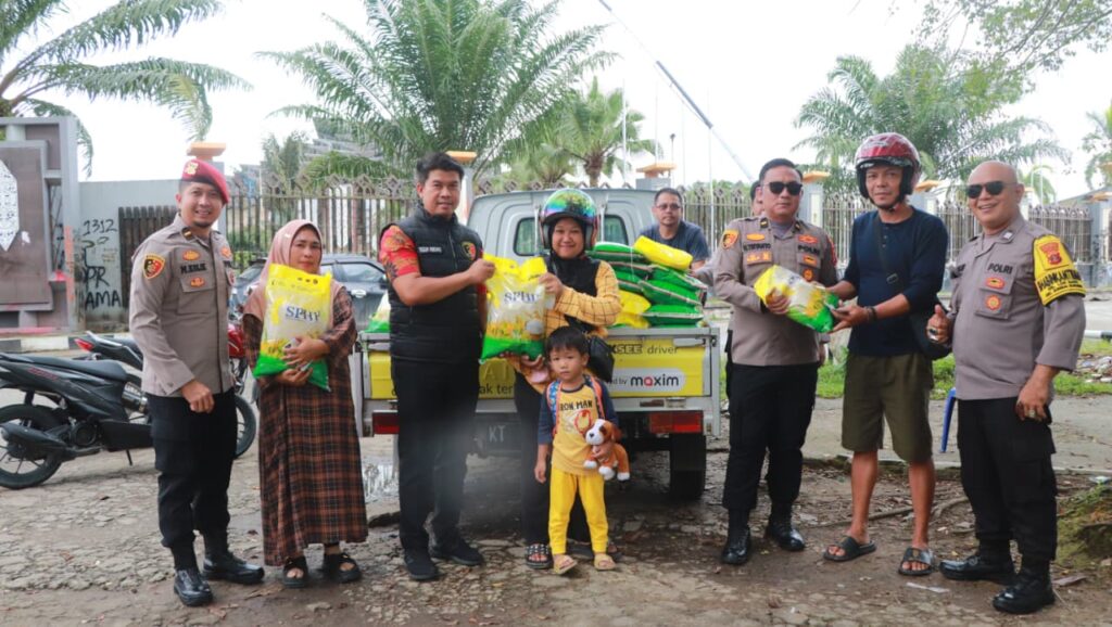 Polresta Samarinda dan Bulog Gelar Gerakan Pangan Murah, Warga Antusias Borong Beras SPHP WhatsApp Image 2025 09 12 at 14.15.01 fbe6fe36