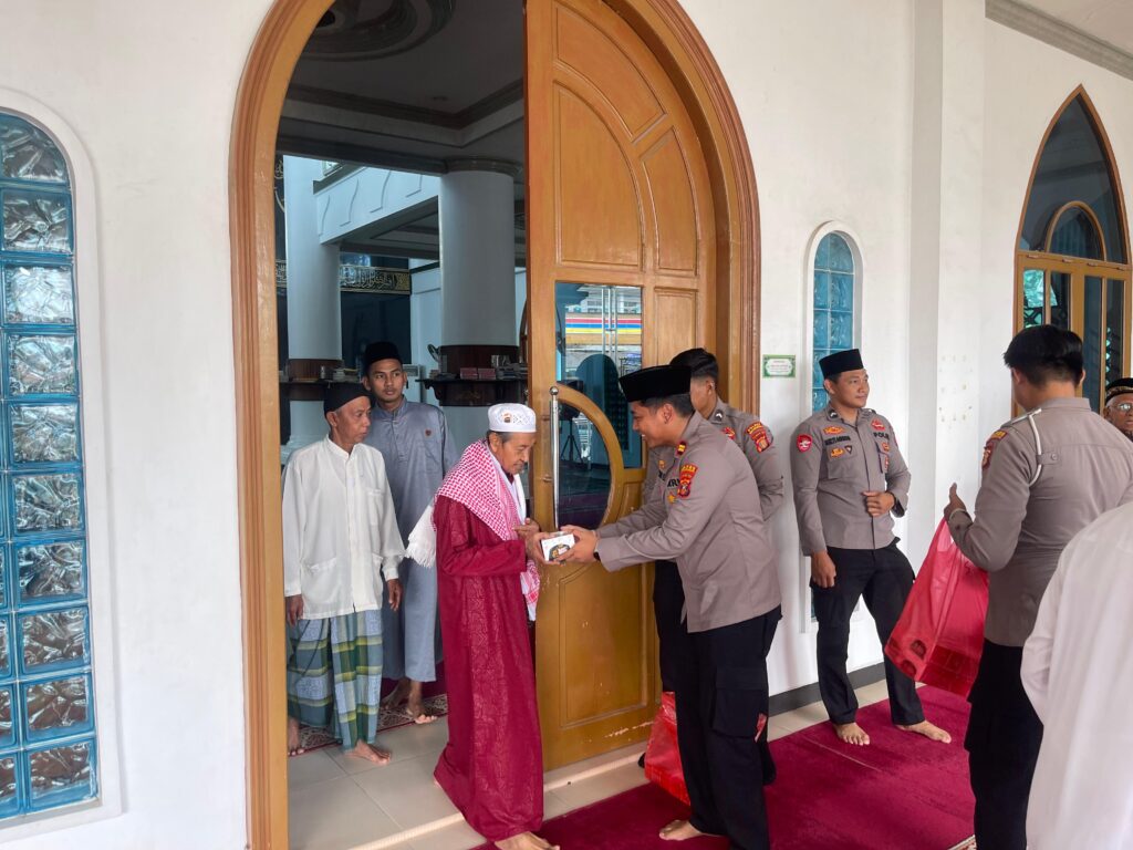 Polsek Muara Jawa Gelar Jumat Berkah di Masjid Miftahul Huda, Wujudkan Kepedulian dan Kebersamaan WhatsApp Image 2025 09 12 at 14.48.28 ae8152ce
