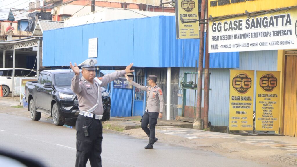 Lakukan Pengaturan Lalin Pagi, Wujud Pelayanan Prima untuk Masyarakat melalui Commander Wish Kapolres Kutim WhatsApp Image 2025 09 15 at 13.43.12