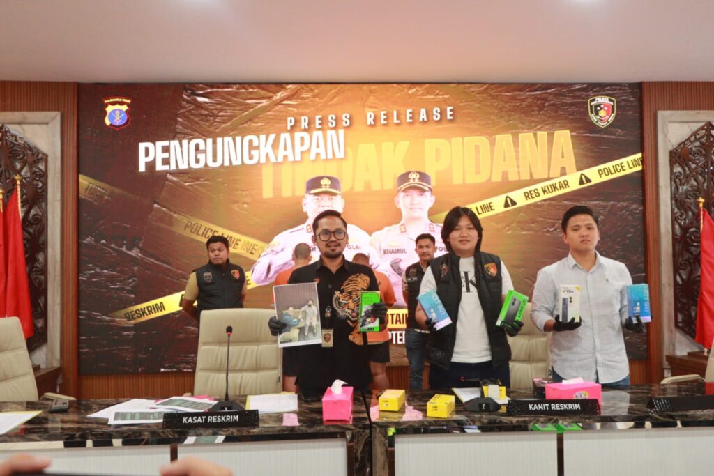 Gelar Konferensi Pers, Polres Kukar Ungkap Dua Kasus Besar dengan Amankan Ratu Penipu dan Raja Maling WhatsApp Image 2025 09 19 at 10.00.32