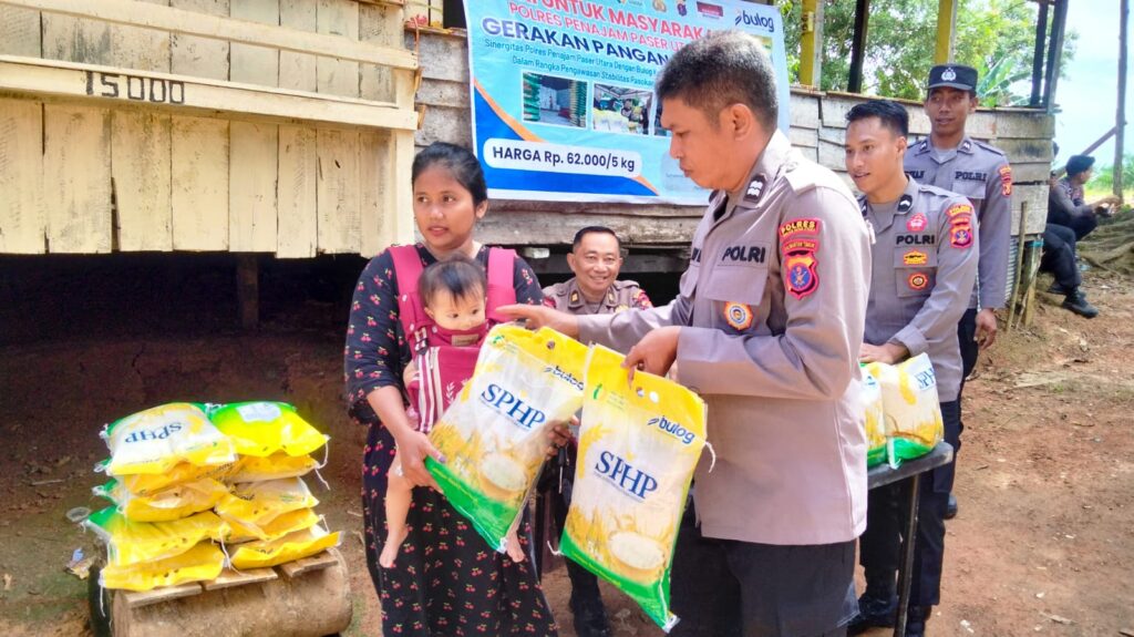 Gelar ‘Gerakan Pangan Murah’ oleh Polres PPU dan Bulog , Ratusan Sak Beras SPHP Habis Diborong Masyarakat WhatsApp Image 2025 09 19 at 10.19.34