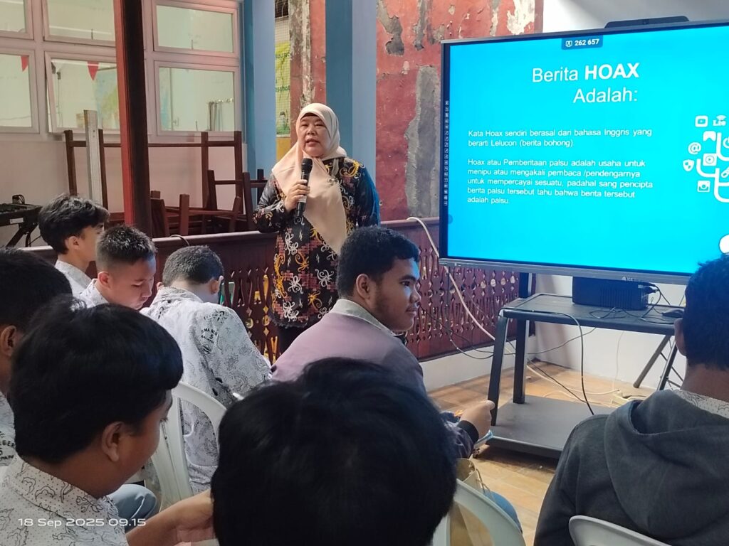 Bid Humas Polda Kaltim Bersama Dinas Kominfo Kaltim Gelar Sosialisasi Anti Hoaks dan Konten Pornografi Bagi Pelajar WhatsApp Image 2025 09 19 at 13.10.07 2