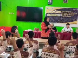 Bid Humas Polda Kaltim Bersama Dinas Kominfo Kaltim Gelar Sosialisasi Anti Hoaks dan Konten Pornografi Bagi Pelajar 1 WhatsApp Image 2025 09 19 at 13.10.08