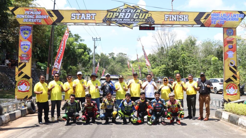Kapolres Bontang Hadiri Road Race Ketua DPRD Cup 2025, Dorong Generasi Muda Tyalurkan Bakat di Ajang Resmi WhatsApp Image 2025 09 20 at 19.00.05 4699c078