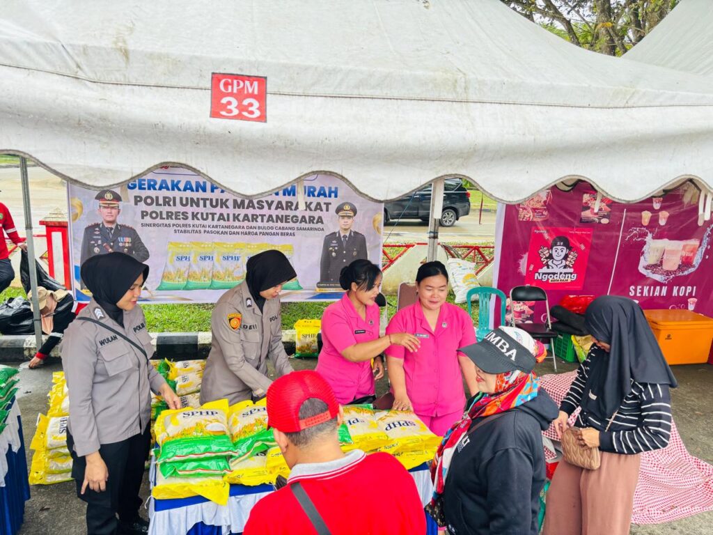 Bantu Kebutuhan Terjangkau Masyarakat, Polwan Polres Kukar serta Bhayangkari Gelar ‘Gerakan Pangan Murah’ di Stand KTNA 2025 WhatsApp Image 2025 09 22 at 13.13.44