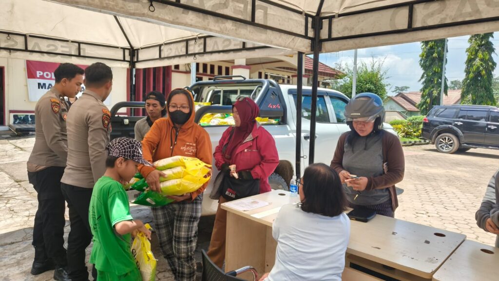 Gelar Pangan Murah, Polsek Bengalon Salurkan 4,2 Ton Beras Murah WhatsApp Image 2025 09 22 at 13.21.19