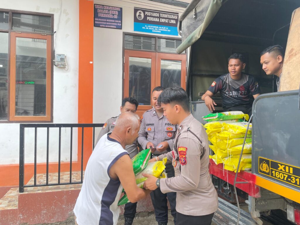 Gelar ‘Gerakan Pangan Murah’, Sat Samapta Polresta Samarinda Salurkan 3 Ton Beras SPHP untuk Masyarakat WhatsApp Image 2025 09 22 at 13.40.09