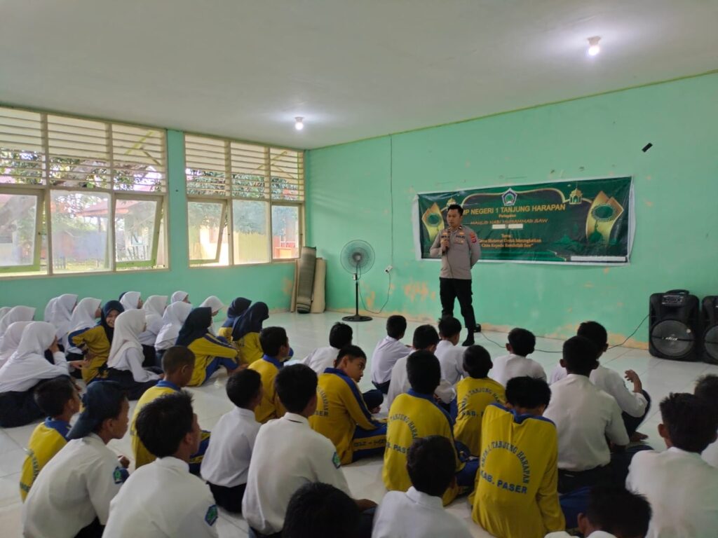 Police Goes to School, Kapolsek Tanjung Harapan Ajak Pelajar SMPN 1 Tanjung Aru Jadi Generasi Anti-Narkoba dan Anti-Bullying WhatsApp Image 2025 09 23 at 12.36.36