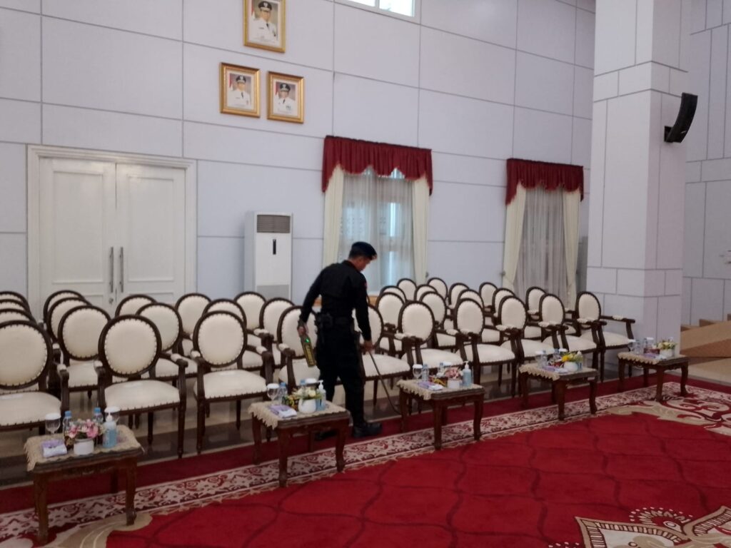 Pastikan Aman Jelang Pelantikan Bupati Mahakam Ulu, Sat Brimob Polda Kaltim Lakukan Sterilisasi Lokasi WhatsApp Image 2025 09 23 at 12.57.29
