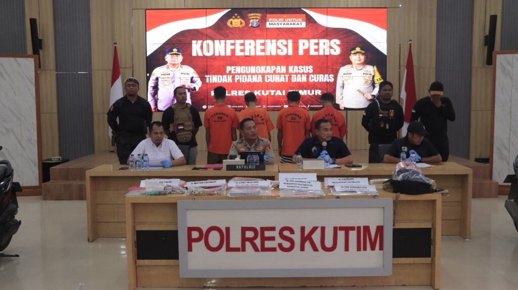 Polres Kutim Gelar Konferensi Pers Sampaikan Pengungkapan 2 Kasus Besar, Pelaku Pencurian dan Curas Brilink Berhasil Ditangkap WhatsApp Image 2025 09 23 at 17.24.03