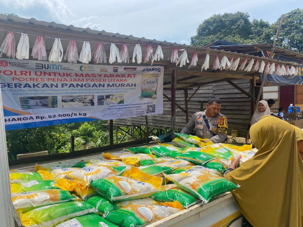 Disambut Antusias, Polres PPU bersama Bulog Gelar ‘Gerakan Pangan Murah’ Beras SPHP di Dua Lokasi hingga Habis Diborong Masyarakat WhatsApp Image 2025 09 26 at 11.24.09