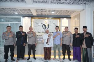 Bangun Sinergisitas Dengan Tokoh Agama, Wakapolda Kaltim Kunjungi Pesantren Ibnul Karim Qualita 1 WhatsApp Image 2025 09 30 at 17.12.34