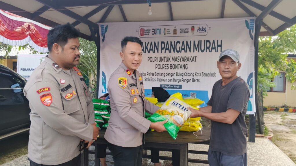 Polres Bontang Hadirkan Pangan Murah di Dua Lokasi, Warga Antusias Borong Beras btg