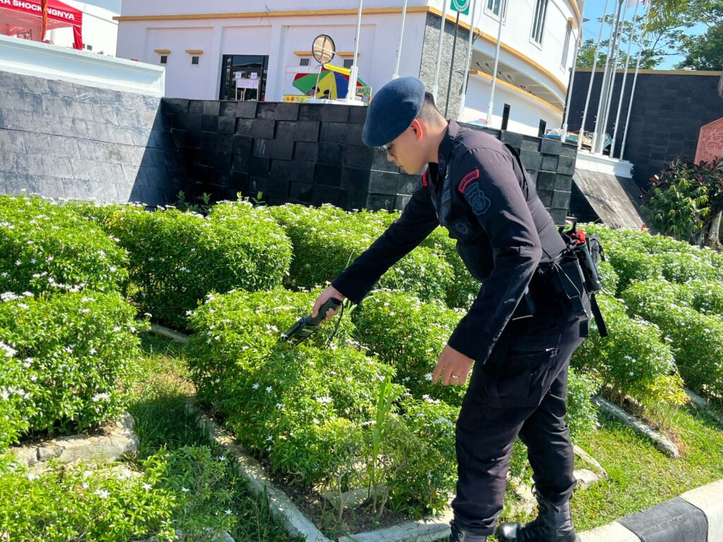 Subden Jibom Brimob Polda Kaltim Sterilisasi BSCC Dome Jelang Doa Bersama Yayasan Getsemani WhatsApp Image 2025 10 03 at 05.59.57 b116fa42