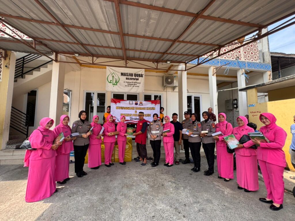 Polwan Ditlantas dan Bhayangkari Polda Kaltim Gelar Aksi Berbagi di Masjid Quba’ Balikpapan WhatsApp Image 2025 10 03 at 13.42.04 782b0a0b