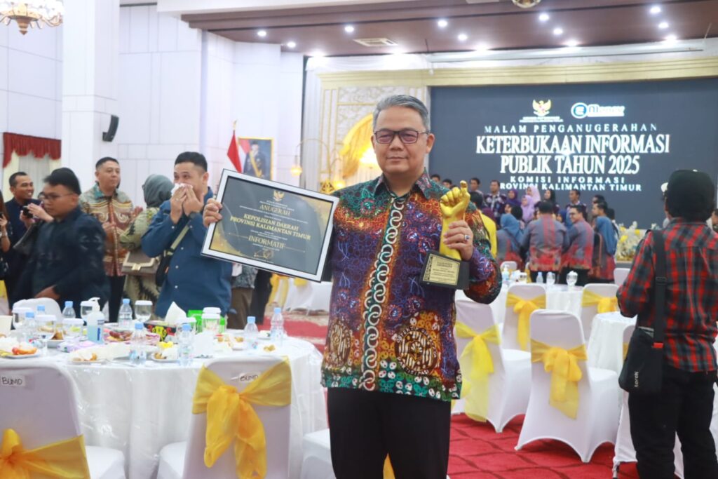 Polda Kaltim Terima Anugerah dari Komisi Informasi Provinsi Kaltim sebagai Badan Publik Informatif WhatsApp Image 2025 10 04 at 10.48.20