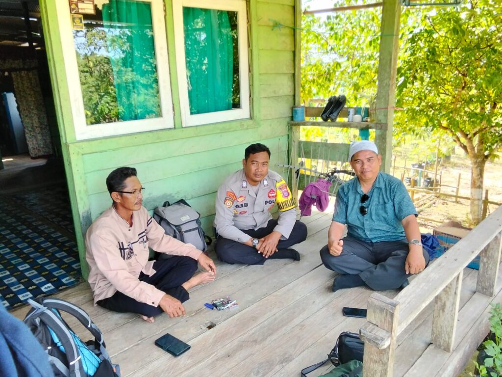 Pererat Sinergi, Bhabinkamtibmas Polsek Tanjung Harapan Jalin Silaturahmi dengan Tokoh Masyarakat dan Tokoh Agama WhatsApp Image 2025 10 06 at 16.26.38 e4656ca9