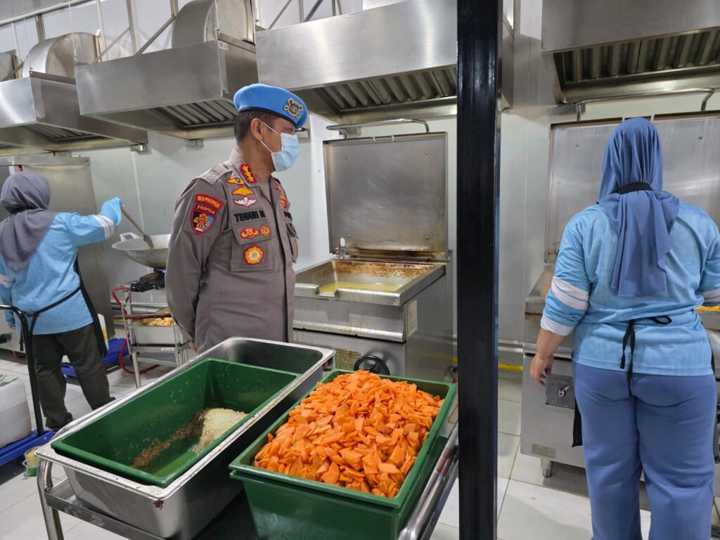 Bidpropam Polda Kaltim Laksanakan Pengawasan Pelayanan Gizi di SPPG, Pastikan Kualitas dan Keamanan Konsumsi Terjamin WhatsApp Image 2025 10 06 at 20.05.40 8657ed8d