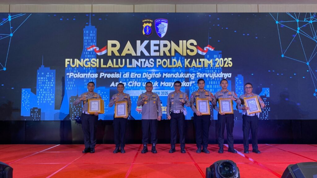 Tekankan Inovasi dan Profesionalisme Pelayanan Publik, Kapolda Kaltim Pimpin Rakernis Fungsi Lantas 2025 WhatsApp Image 2025 10 08 at 12.40.03