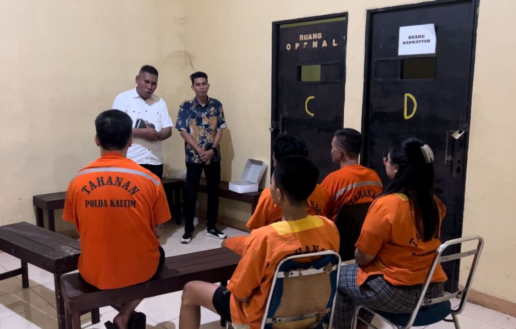 Beri Layanan Rohani Kepada para Tahanan Umat Kristiani, Dittahti Polda Kaltim Gelar Binroh Agama Kristen WhatsApp Image 2025 10 08 at 14.14.28