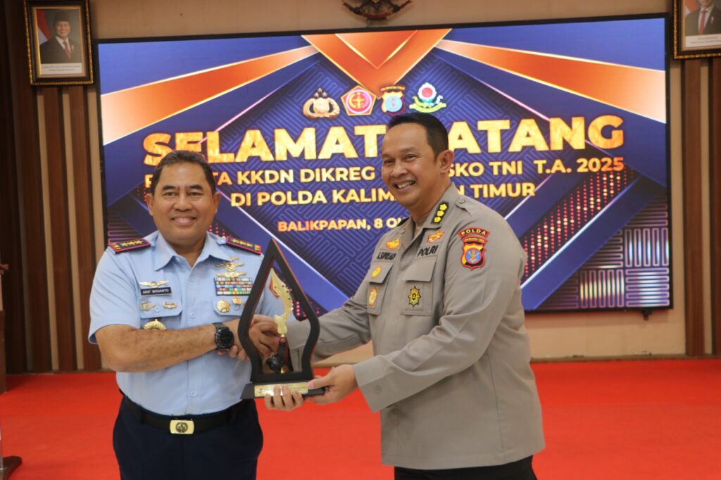 Bangun Sinergi TNI-Polri, Perwira Siswa Sesko TNI Lakukan KKDN ke Polda Kaltim WhatsApp Image 2025 10 08 at 14.43.22