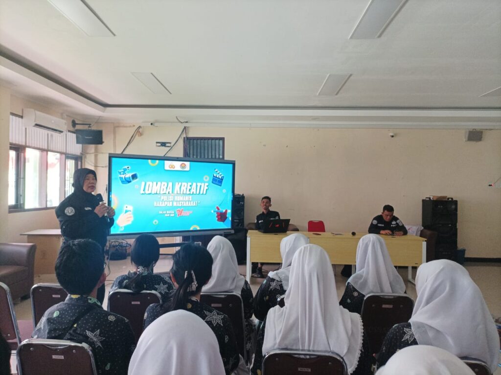 Sambut HUT Humas Polri ke-74, Bid Humas Polda Kaltim Sosialisasikan Lomba Kreatif ke SMK Negeri 3 Balikpapan WhatsApp Image 2025 10 09 at 12.01.37