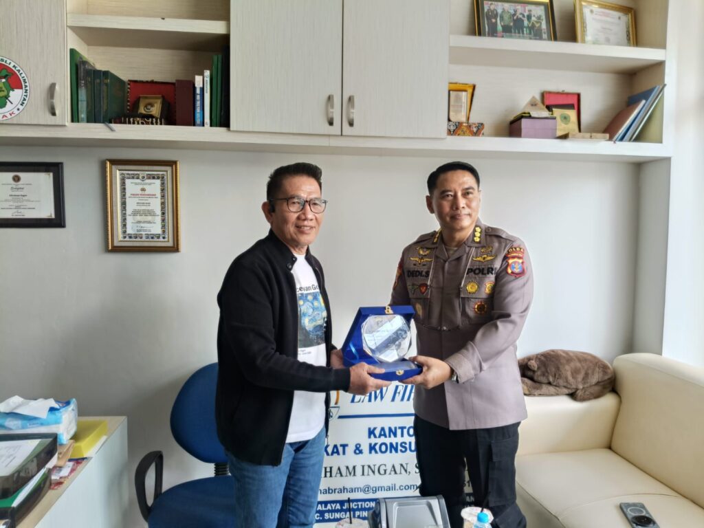 Sinergi Bersama Jaga Kamtibmas, Karo Ops Polda Kaltim Lakukan Silaturrahmi dengan Tokoh Adat Dayak Gepak Kaltim WhatsApp Image 2025 10 12 at 02.53.25