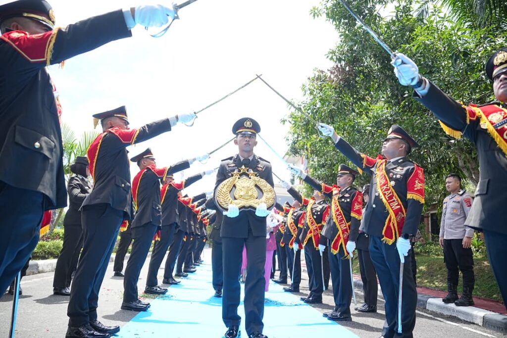 Polda Kaltim Gelar Tradisi Wisuda Purna Bakti, Kapolda Sampaikan Apresiasi dan Pesan Haru untuk Personel yang Purna Tugas WhatsApp Image 2025 10 14 at 11.33.42 7704b468