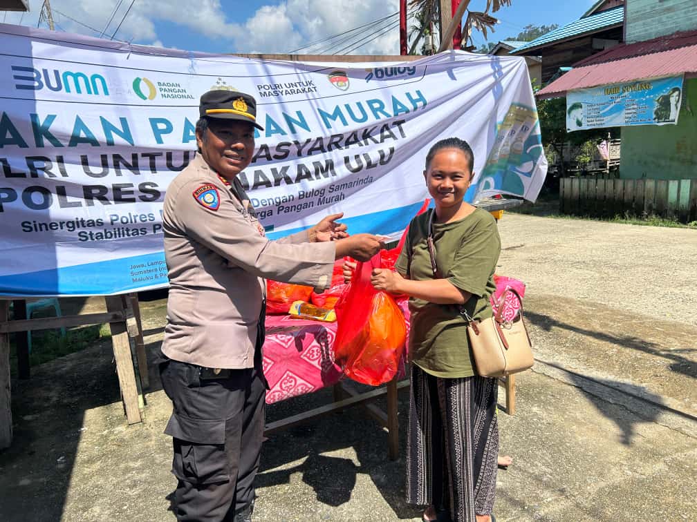 Ringankan Kebutuhan Masyarakat, Polres Mahulu bersama Bulog Samarinda Gelar ‘Gerakan Pangan Murah’ WhatsApp Image 2025 10 16 at 10.15.55