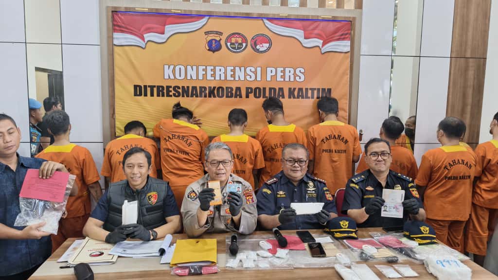 Polda Kaltim Ungkap 6 Kasus Narkoba serta Sita 2,6 Kg Sabu, Selamatkan 13 Ribu Jiwa dari Penyalahgunaan Narkotika WhatsApp Image 2025 10 16 at 11.56.24