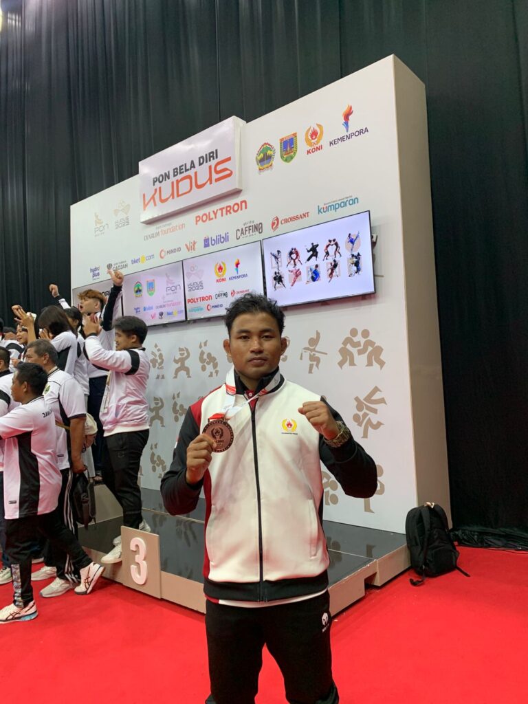 Bripda Fachoiru Zaman Harumkan Nama Polresta Samarinda, Sabet Medali Perunggu di PON Beladiri Kudus 2025 WhatsApp Image 2025 10 17 at 15.11.03 a47be9a1
