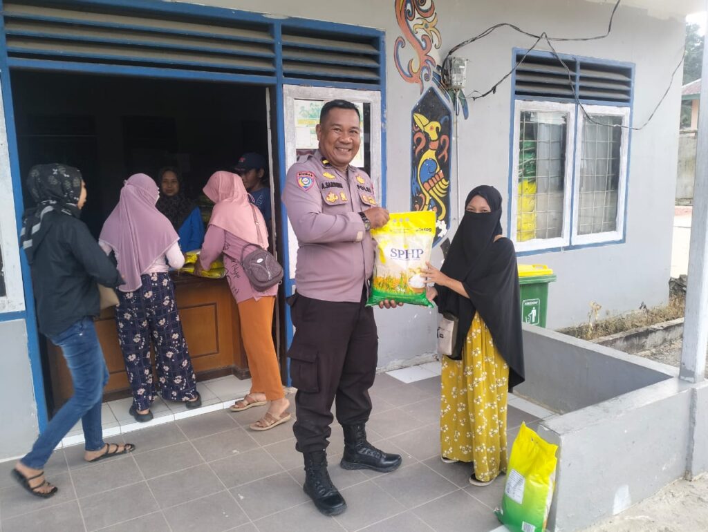 Polres Bontang Bersama Bulog Gelar Gerakan Pangan Murah, Warga Makarti Antusias Sambut Program Polri Peduli WhatsApp Image 2025 10 17 at 16.15.15 e3e7765a