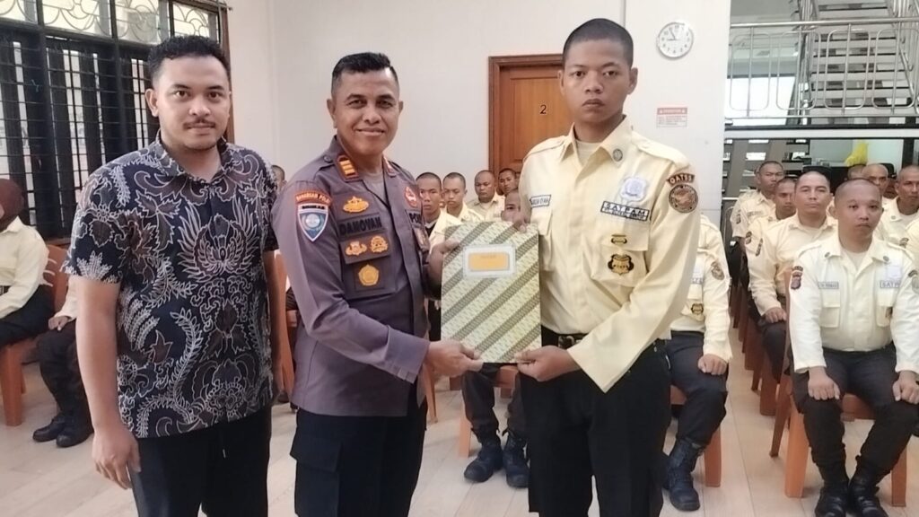 Kasat Binmas Polresta Samarinda Tutup Pelatihan Dasar Satpam Gada Pratama Angkatan LXXIII Tahun 2025 WhatsApp Image 2025 10 20 at 09.48.38