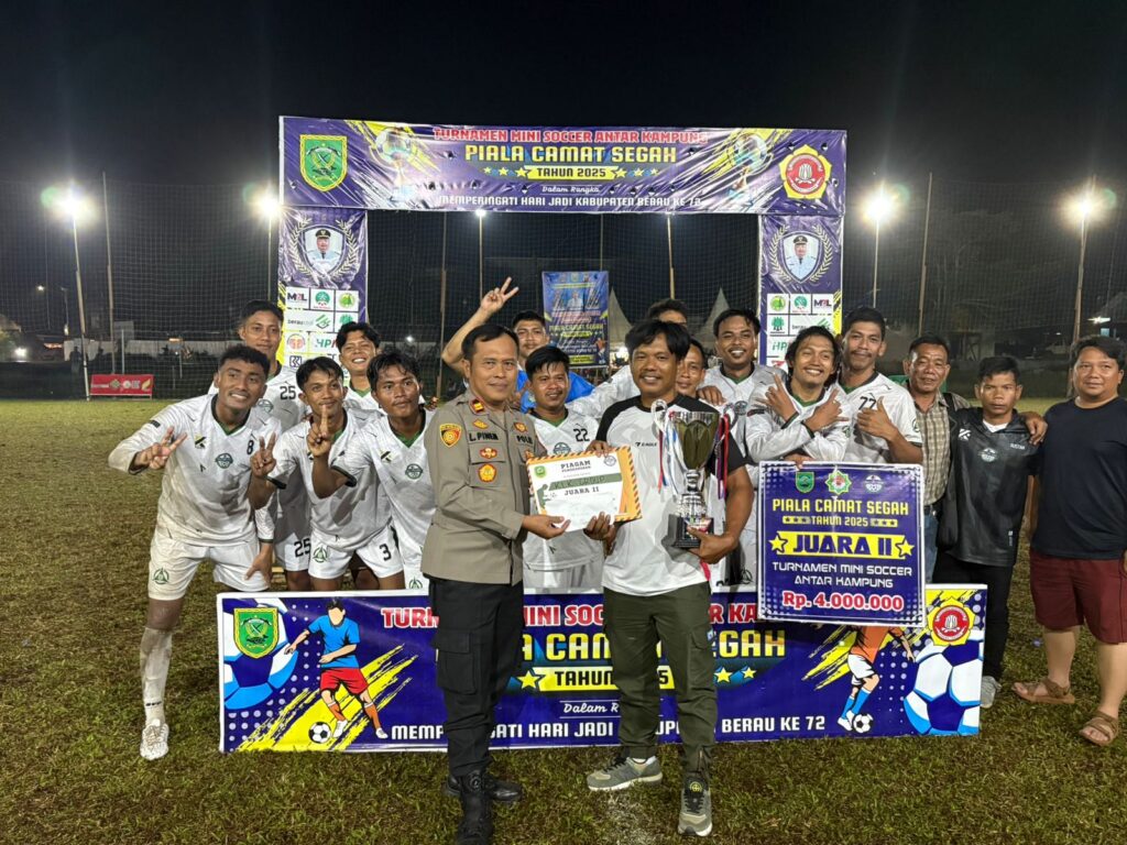 Kapolsek Segah Hadiri Penutupan Turnamen Mini Soccer Piala Camat Segah Antar Kampung WhatsApp Image 2025 10 20 at 10.05.03
