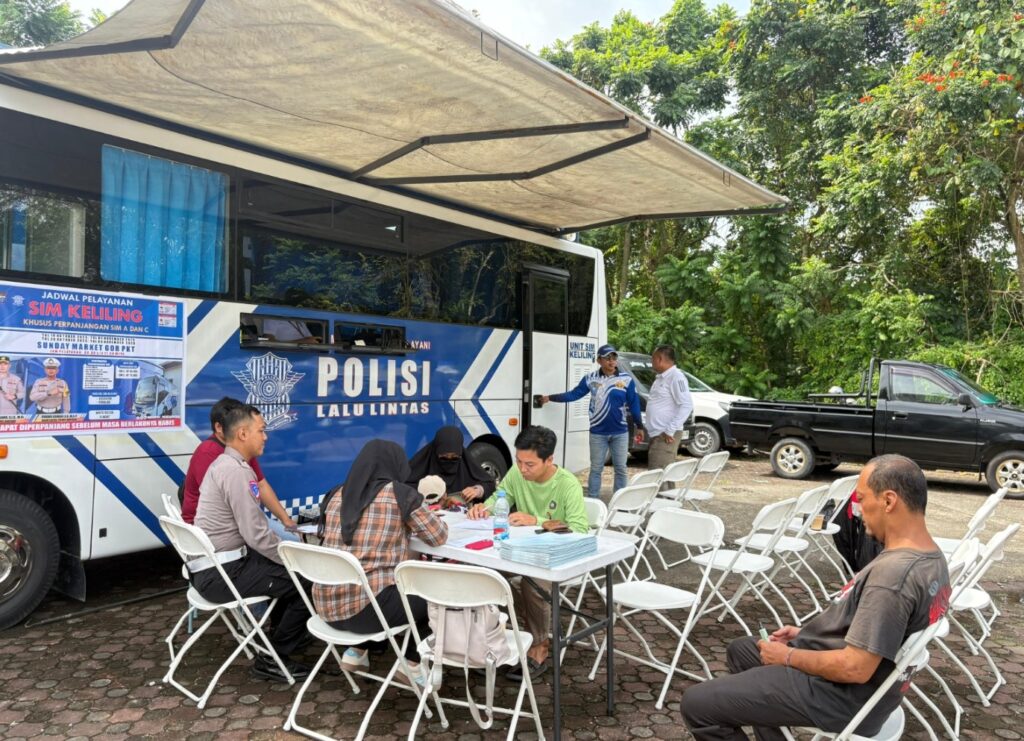 Hadirkan Layanan SIM Keliling, Polres Bontang Hadir Lebih Dekat Untuk Masyarakat WhatsApp Image 2025 10 20 at 10.17.13