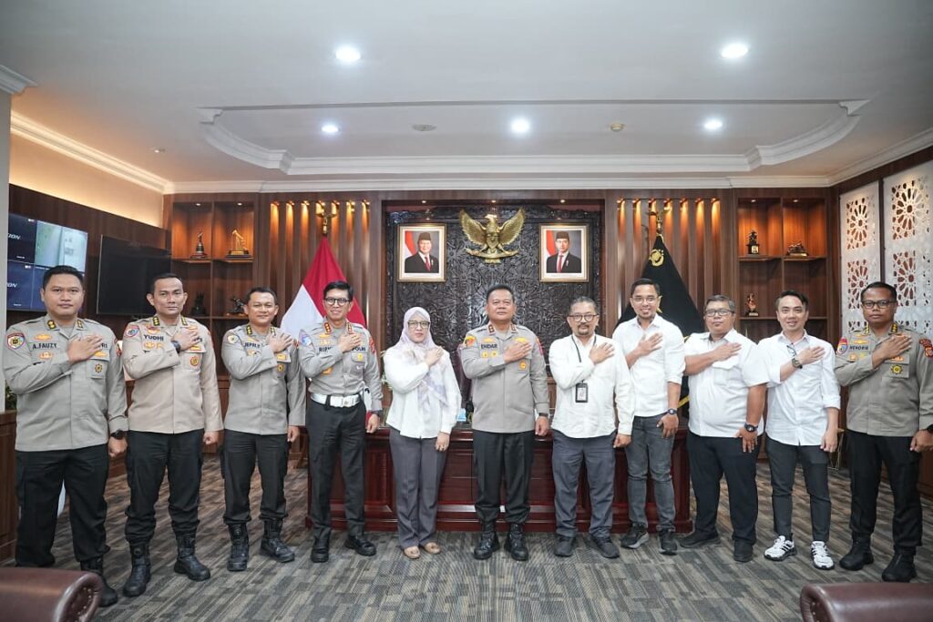 Kapolda Kaltim Terima Kunjungan Tim Audit BPK RI Terkait Pemeriksaan Kinerja Kamseltibcar Lantas WhatsApp Image 2025 10 20 at 13.15.35