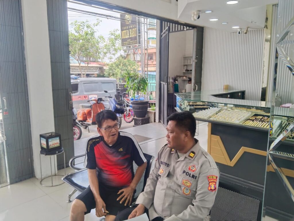 Intensifkan Sambangi Masyarakat, Sat Binmas Polres Kutim Himbau untuk Aktifkan Pos Kamling serta Tingkatkan Kewaspadaan Lingkungan WhatsApp Image 2025 10 21 at 11.12.26