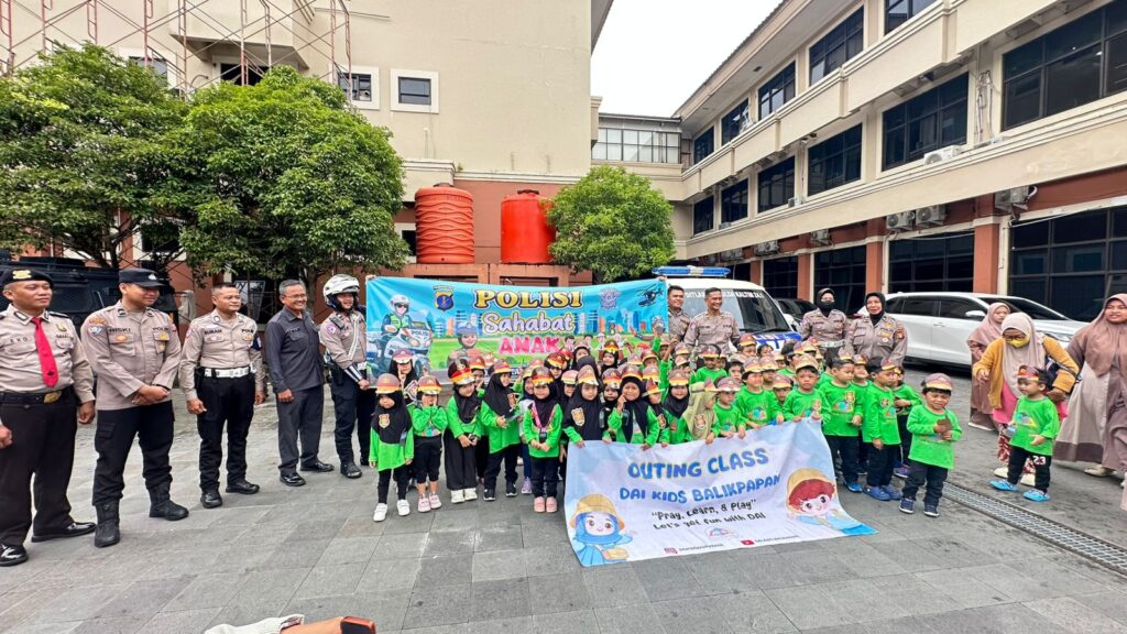 Polda Kaltim Terima Kunjungan Edukatif dari Siswa Yayasan DAI Kids Balikpapan, Tanamkan Nilai Anti-Bullying dan Tertib Berlalu Lintas Sejak Dini WhatsApp Image 2025 10 22 at 12.07.47 4392b40e
