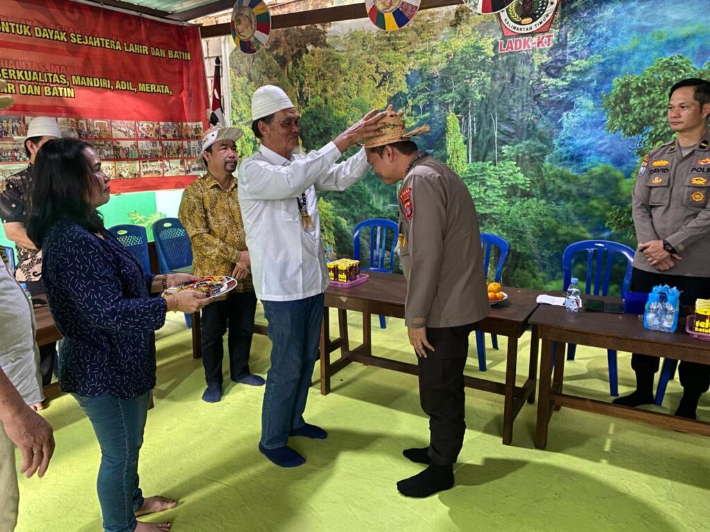Pererat Sinergi Kamtibmas bersama Tokoh Masyarakat, Ditbinmas Polda Kaltim Kunjungi Lembaga Adat Dayak Kenyah Kaltim WhatsApp Image 2025 10 24 at 11.26.47