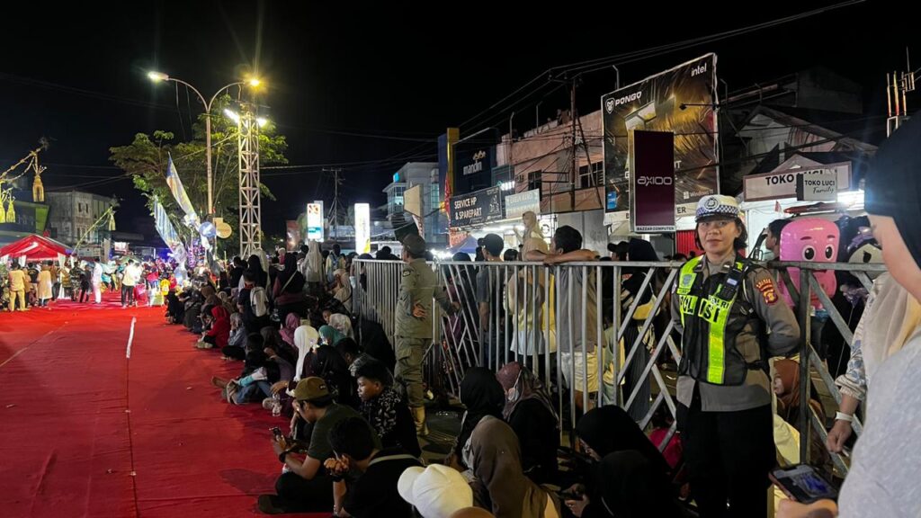 Polres Bontang Amankan Jalannya Bontang City Carnival 2025, Ciptakan Suasana Aman dan Penuh Warna WhatsApp Image 2025 10 26 at 19.24.22 61afd4a2