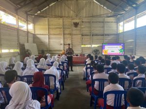 Sat Lantas Polres PPU Tanamkan Kesadaran Tertib Lalu Lintas dan Anti Bullying Sejak Dini WhatsApp Image 2025 11 04 at 09.49.52 ad9f235f 300x225 1
