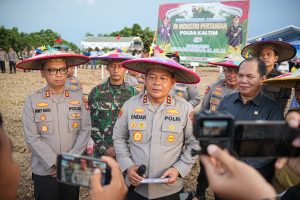 Wujud Nyata Polri Dukung Ketahanan Pangan Nasional, Polda Kaltim Launching Industri Pertanian dan Penanaman Jagung Serentak di Kutai Barat WhatsApp Image 2025 11 05 at 00.46.42 300x200 1