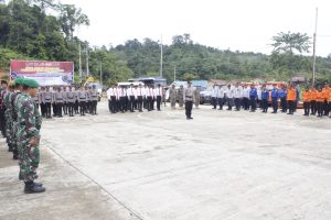 Wujud Sinergi Tanggap Bencana, Polres Mahulu Gelar Apel Pasukan Kesiapsiagaan WhatsApp Image 2025 11 06 at 11.51.58 300x200 1