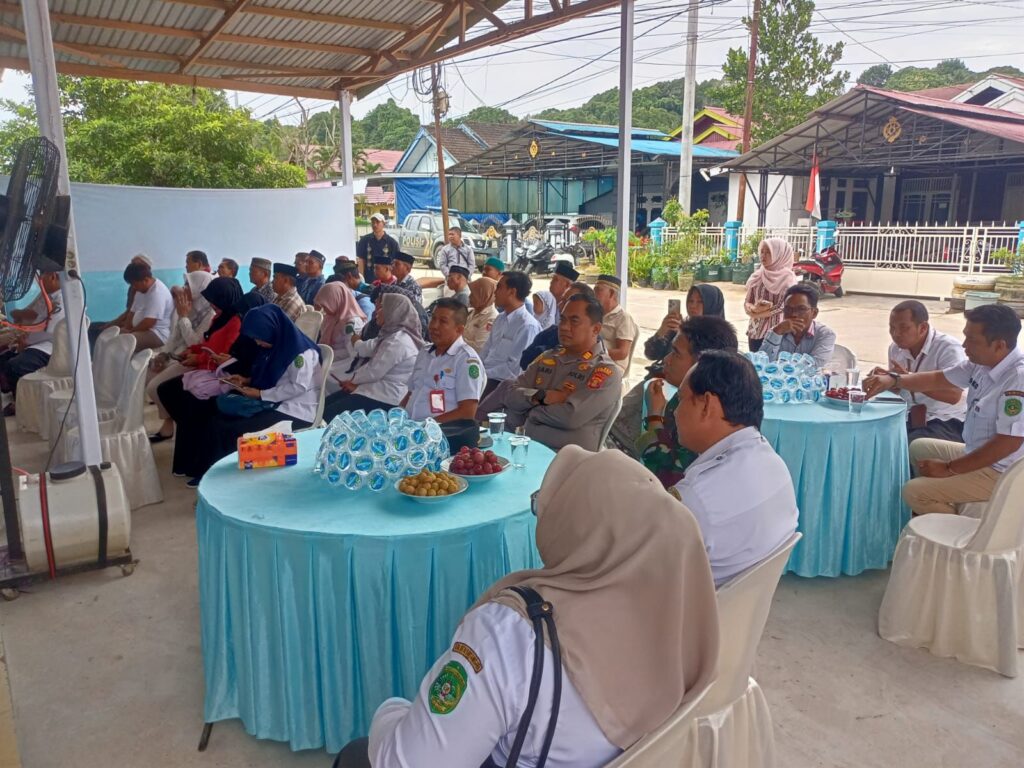 Kapolsek Loa Kulu Dukung Peningkatan Gizi Masyarakat Lewat Launching Dapur Sehat WhatsApp Image 2025 11 07 at 10.14.30 41340df1