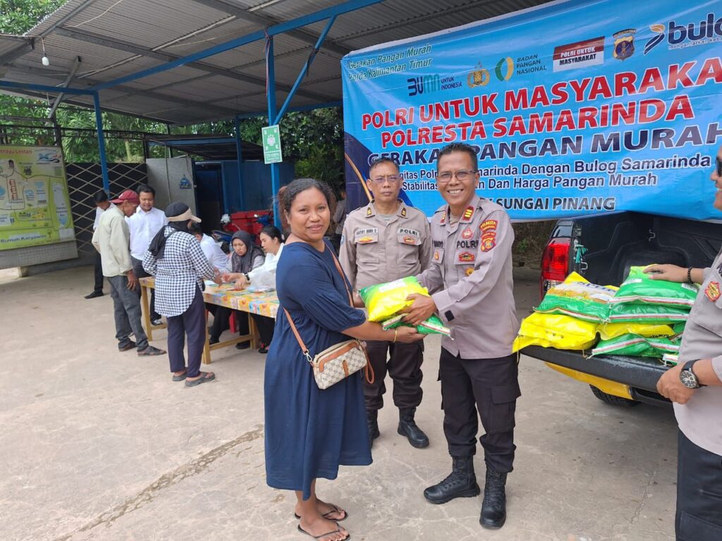 Polsek Sungai Pinang Gelar Gerakan Pangan Murah, Stabilkan Harga Beras untuk Warga Tanah Merah WhatsApp Image 2025 11 11 at 10.57.29
