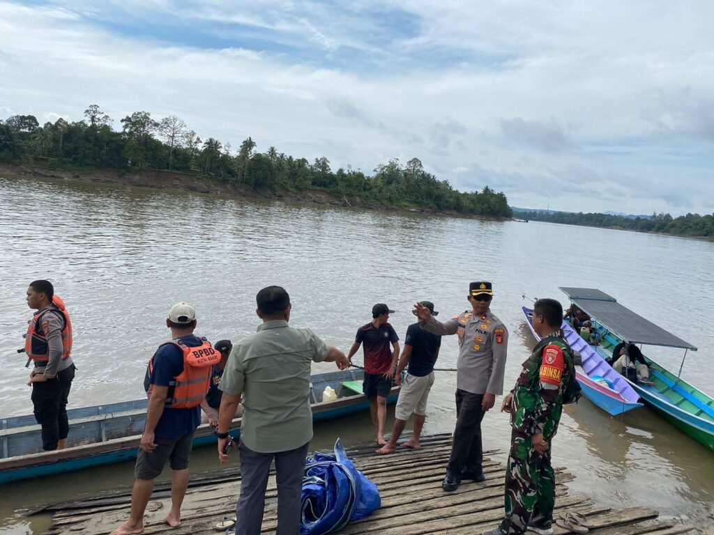 Kapal Penyeberangan Tenggelam di Sungai Mahakam, Delapan Penumpang Masih Dicari Tim Gabungan WhatsApp Image 2025 11 11 at 11.07.57