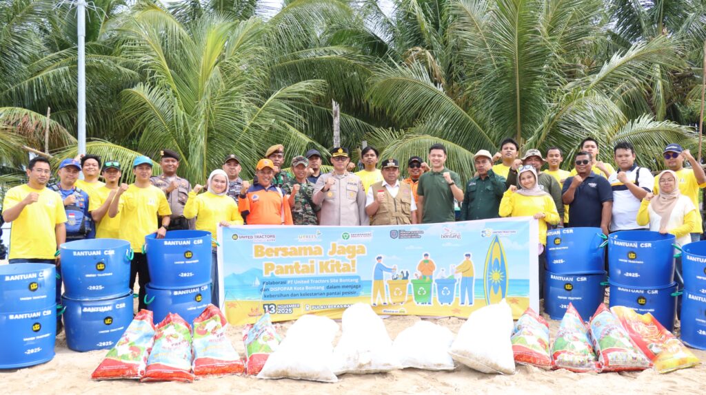 Aksi Bersih Pantai di Bontang, Kolaborasi Polres, Pemkot, dan United Tractors Wujudkan Kepedulian Lingkungan WhatsApp Image 2025 11 14 at 10.00.33 7195f18c