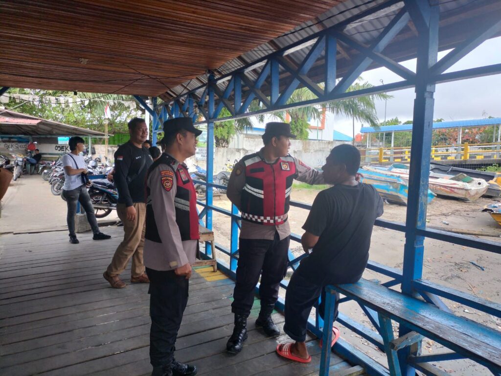 Polsek Penajam Intensifkan Patroli Dialogis, Perkuat Sinergi dengan Warga untuk Ciptakan Lingkungan Aman WhatsApp Image 2025 11 15 at 14.52.20 4dda5785